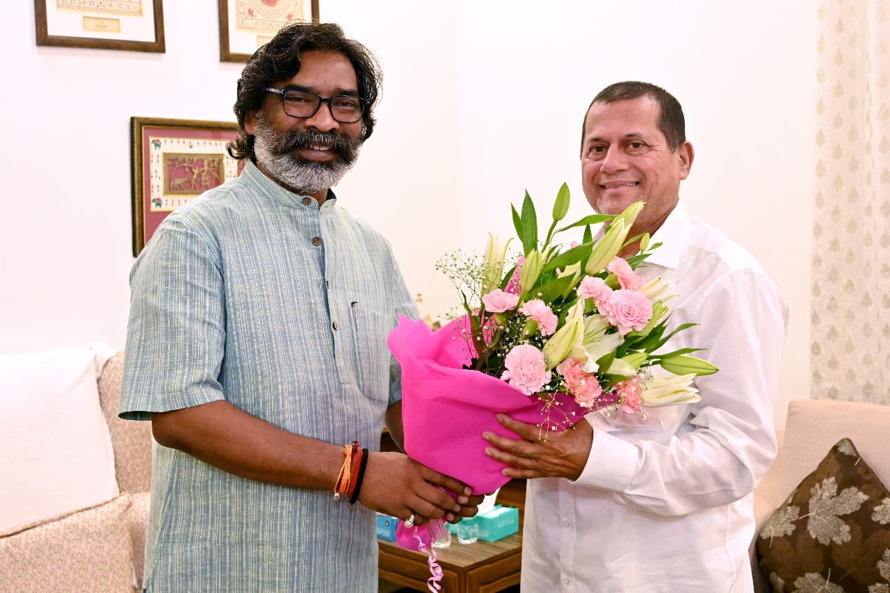 झारखंड में कलिंगा इंजीनियर कॉलेज खुलने के आसार, मुख्यमंत्री हेमन्त सोरेन से प्रसिद्ध शिक्षाविद एवं केआईआईटी ग्रुप ऑफ इंस्टीट्यूशंस के संस्थापक डॉ. अच्युत सामंत ने की मुलाकात...