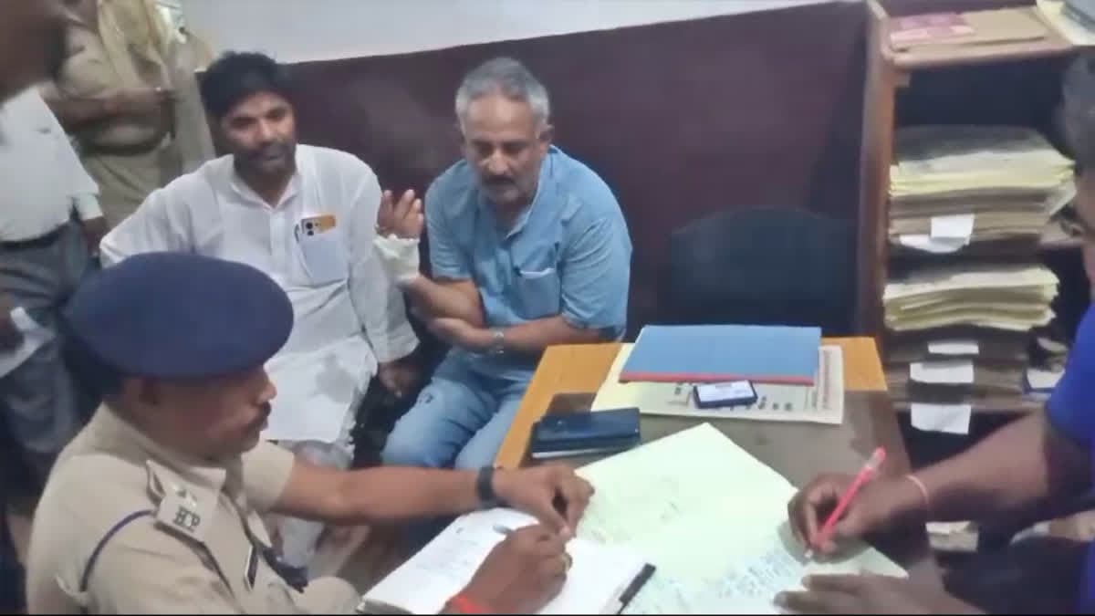 ससुराल जा रहे प्रोफेसर साहब को अपराधियों ने बीच रास्ते में ही मारी गोली..