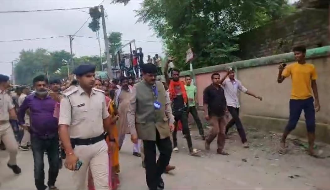 रुपौली विधानसभा उपचुनाव में वोटिंग के दौरान हंगामा,पुलिस पर लाठी चार्ज का लगा आरोप