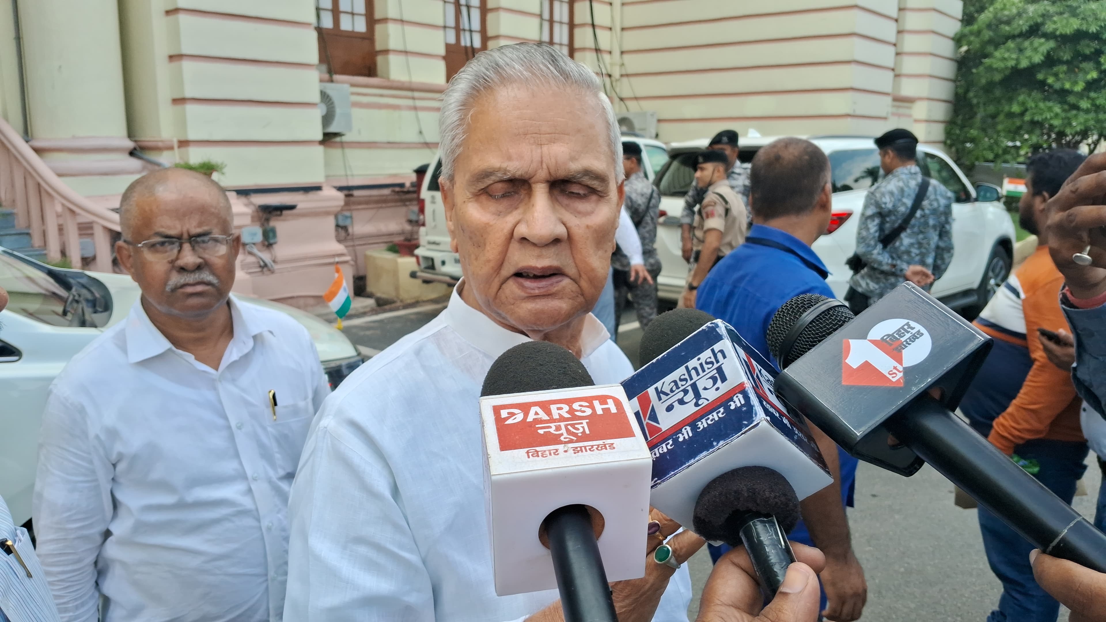 संजीब हंस के पक्ष में ऊर्जा मंत्री