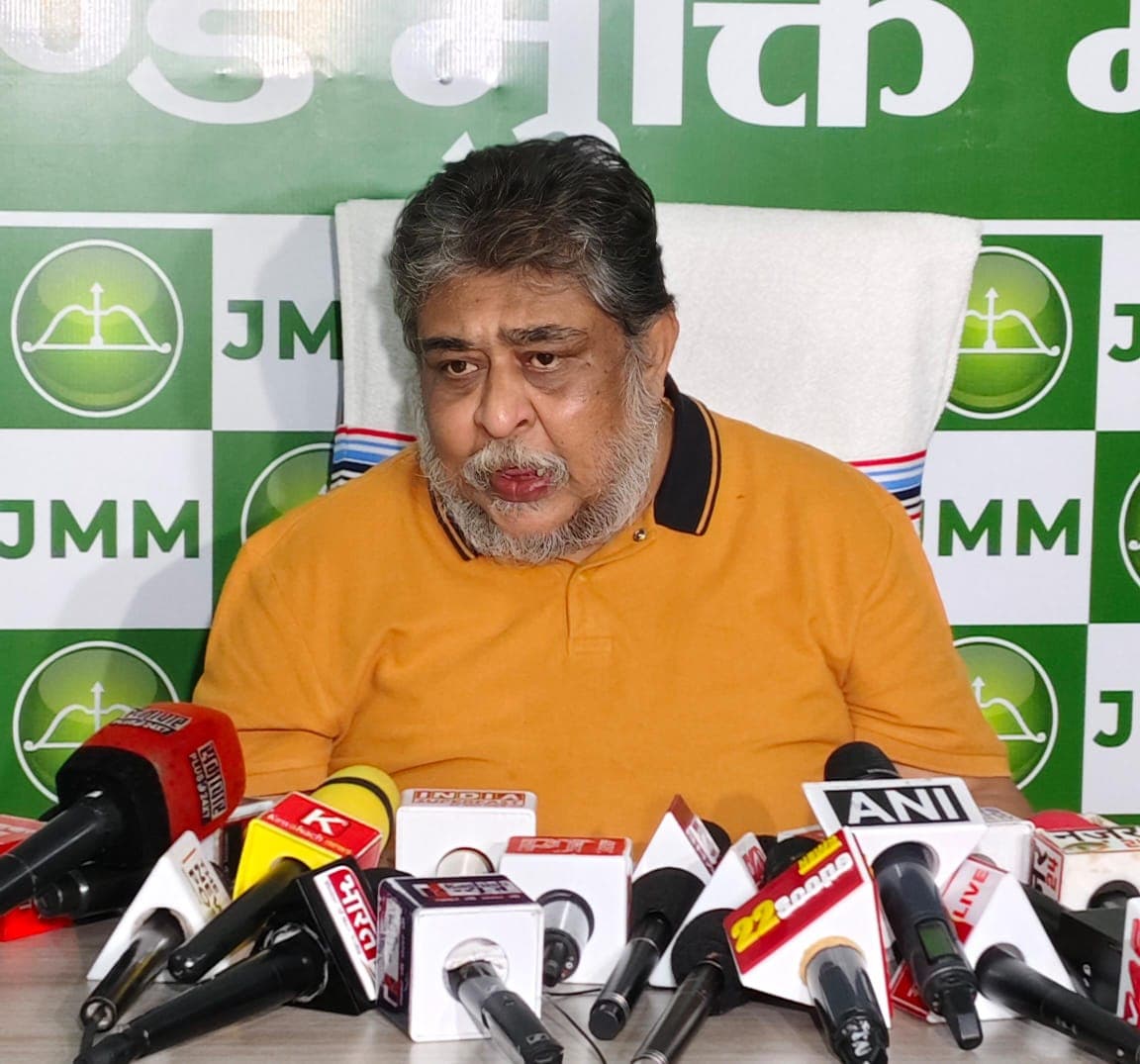 चुनाव आयोग से विनम्र आग्रह ... राज्य हित और लोक हित को सर्वोपरी मानते हुए 10 नंबर से 20 दिसम्बर के बीच जब चाहें चुनवा करवा लें ...नहीं तो ये ना इंसाफी आंदोलन का रुप भी ले सकती है।