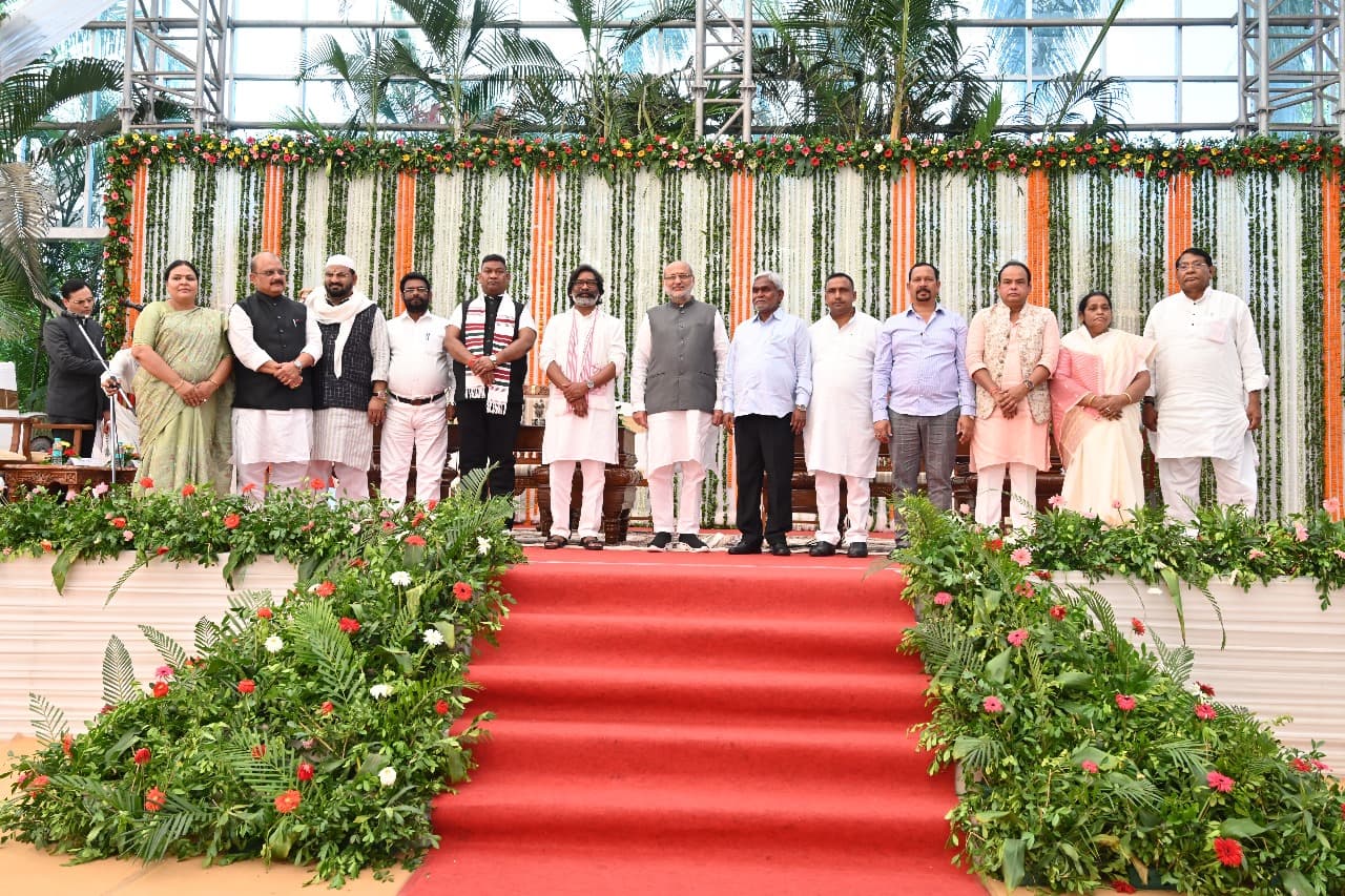 विधानसभा के विशेष सत्र में हेमंत सोरेन सरकार ने विश्वास मत जीता। सदन में प्रस्ताव के पक्ष में 45 वोट मिले। वहीं वेल में जाने के कारण प्रस्ताव के विपक्ष में वोटों की गिनती नहीं हुई।