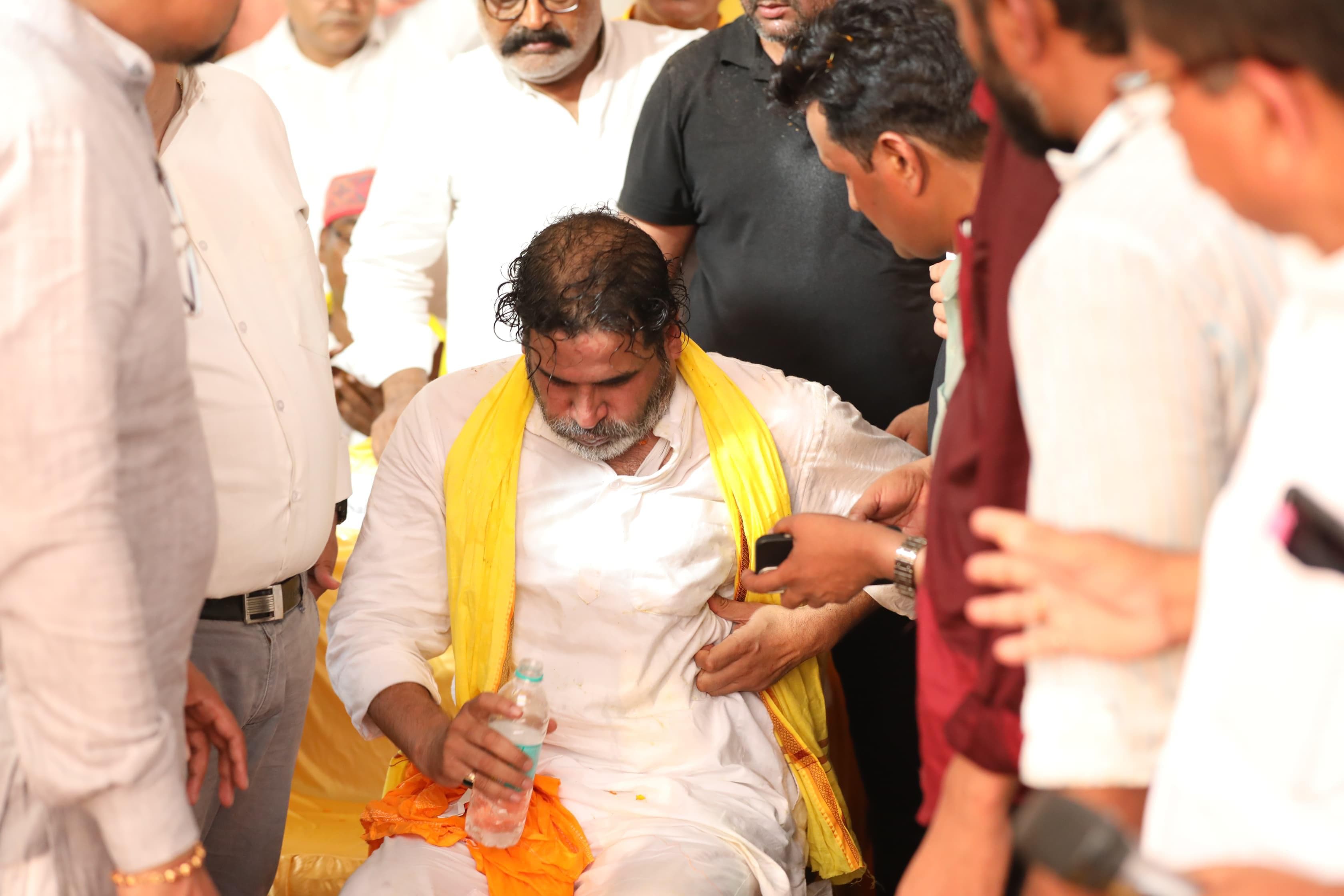 आरा में जन सुराज कार्यक्रम के दौरान प्रशांत किशोर घायल, सीने में चोट लगने के कारण अस्पताल में भर्ती