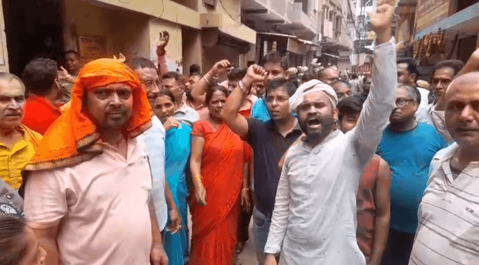 पटना में मेयर सीता साहू के घर आधी रात में पुलिस की छापेमारी, समर्थकों का हंगामा, नगर आयुक्त का पुतला दहन...