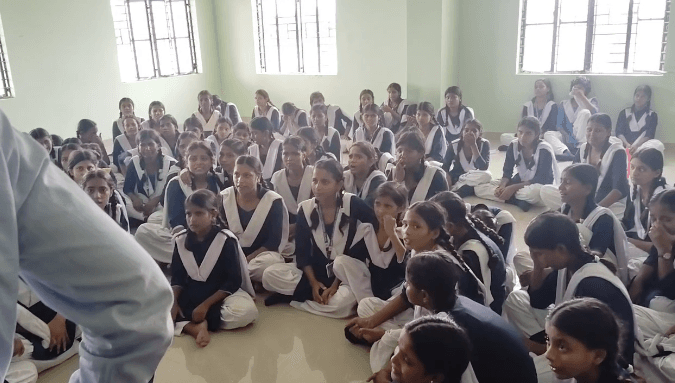 Nalanda News : कीड़ा युक्त भोजन खाने से 13 छात्राएं बीमार, मचा हाहाकार...एक की...