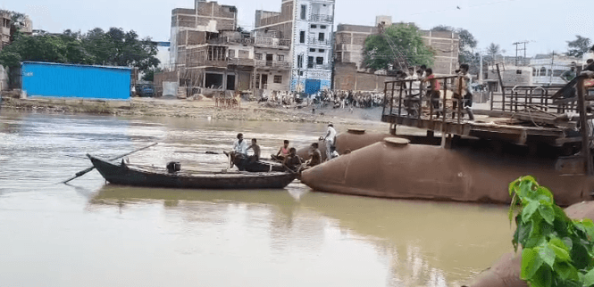 पुनपुन नदी में कांवड़ियों से भरी नाव पलटी, 2 लोग लापता ...