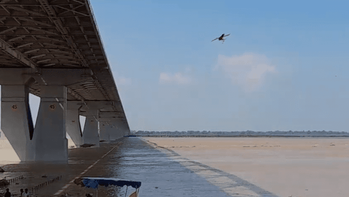 Patna News : गांधी सेतु पुल पर फंदे से लटका मिला युवक, इलाके में सनसनी...