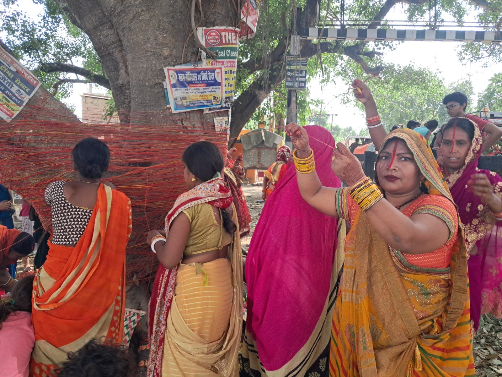 वट सावित्री व्रत को लेकर सुहागिन महिलाओं में उत्साह..