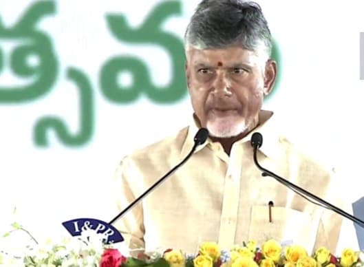 आंध्र प्रदेश में आज से चंद्रबाबू राज, शपथ ग्रहण में शामिल हुए PM मोदी समेत कई राजनेता और अभिनेता