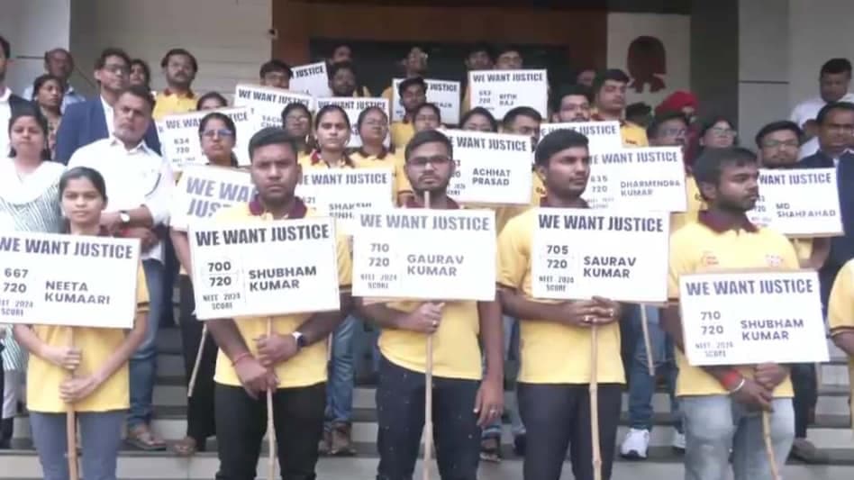 NEET पेपर लीक को लेकर केंद्रीय शिक्षा विभाग ने बिहार क़े EOU क़े ADG को दिल्ली तलब किया..