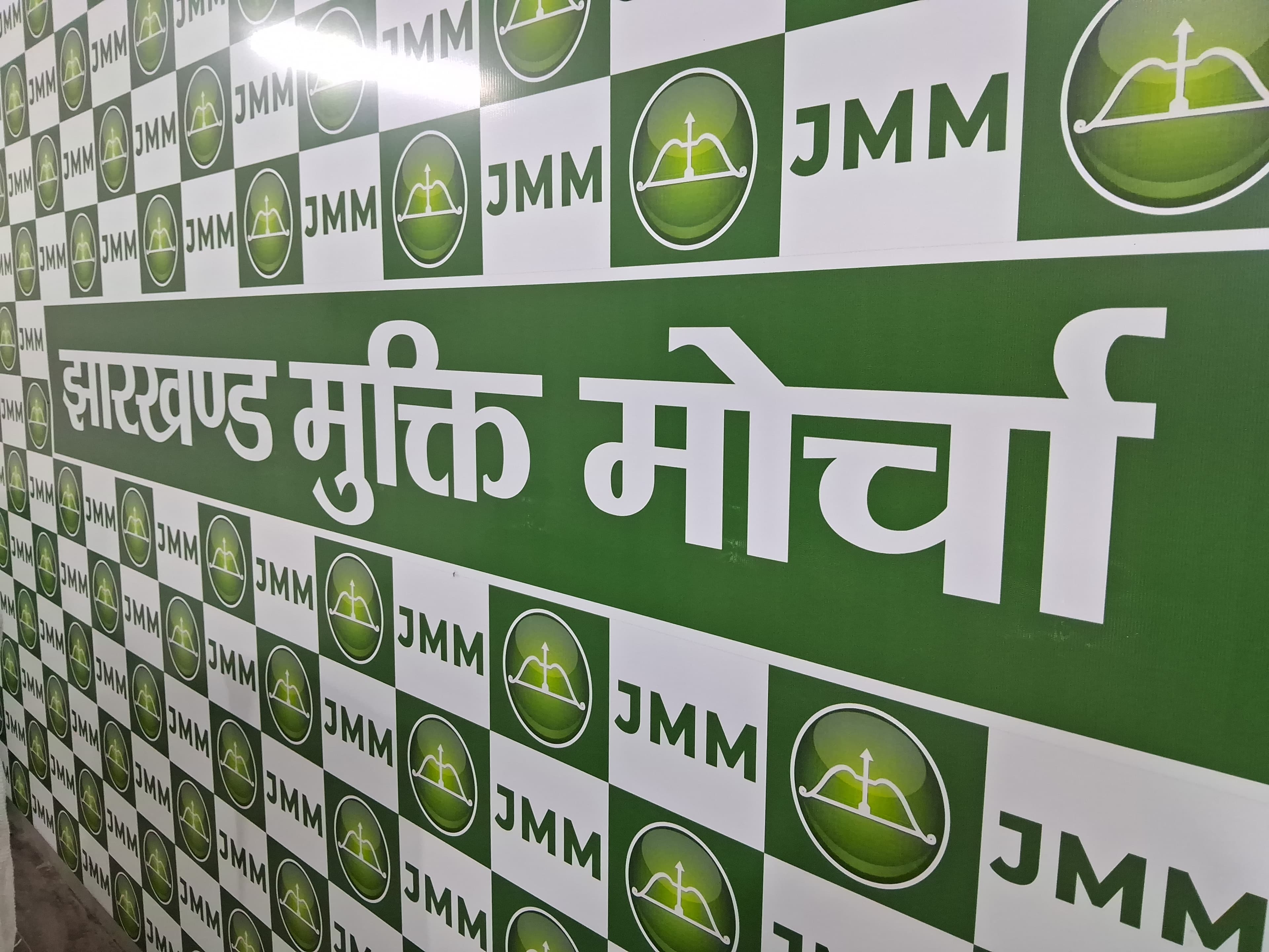 झामुमो ने भाजपा की देवघर में समीक्षा बैठक में जारी उठापठक, मारपीट और गाली-गलौज पर तीखा प्रहार किया है....