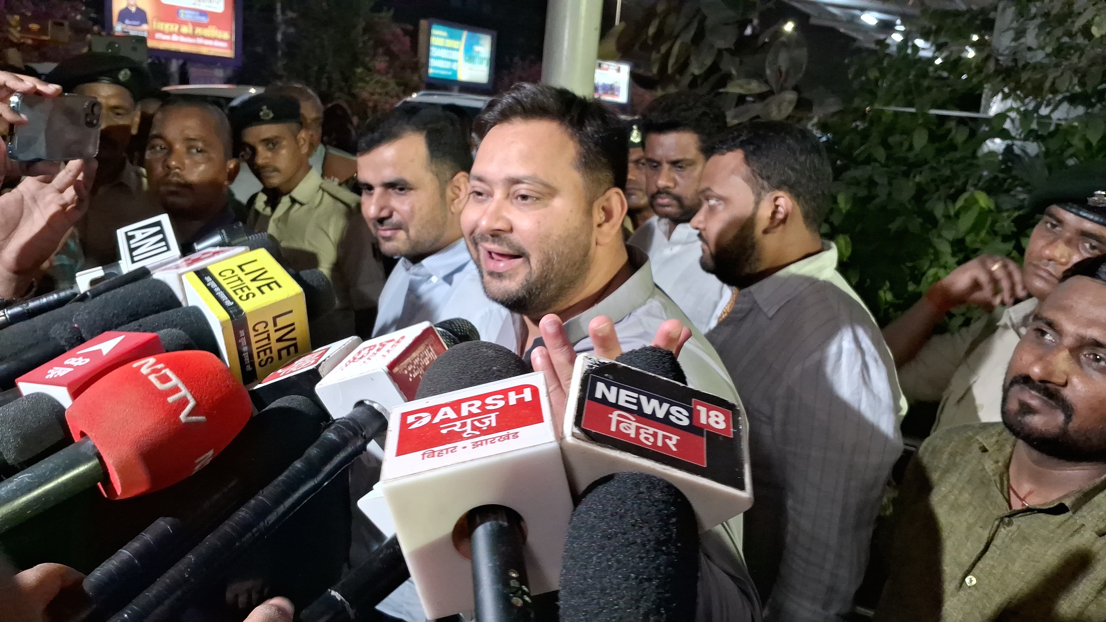 लोक सभा में ईट से ईट बजाए विपक्षी संसद