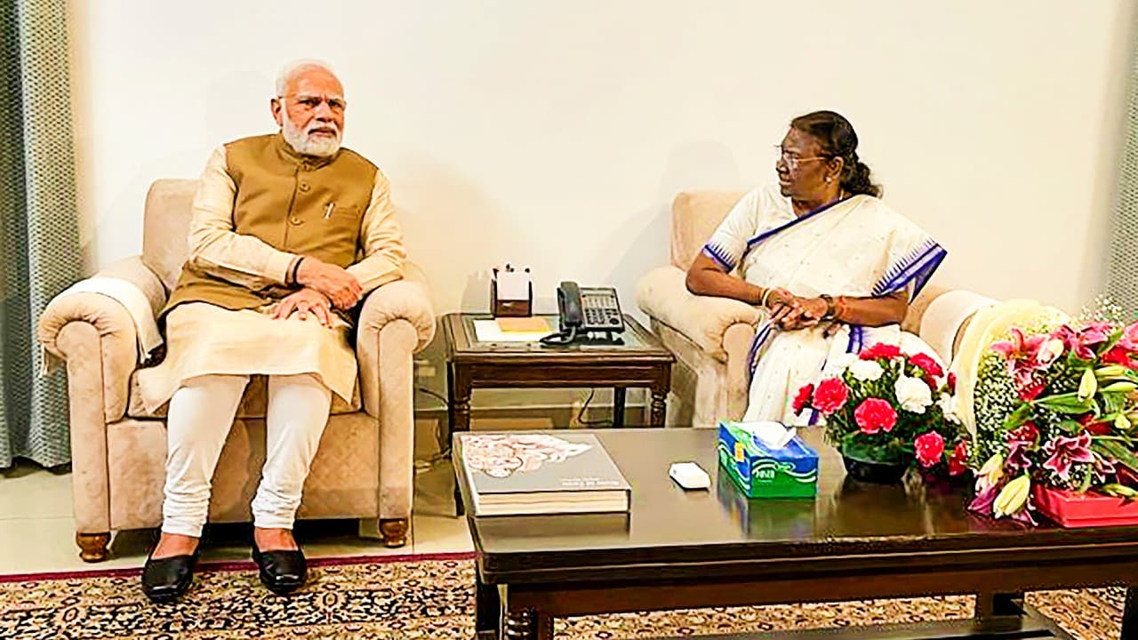 पल-पल बदल रहे हैं हालात,NDA की बैठक से पहले PM मोदी राष्ट्रपति से मिलने पहुंच गए