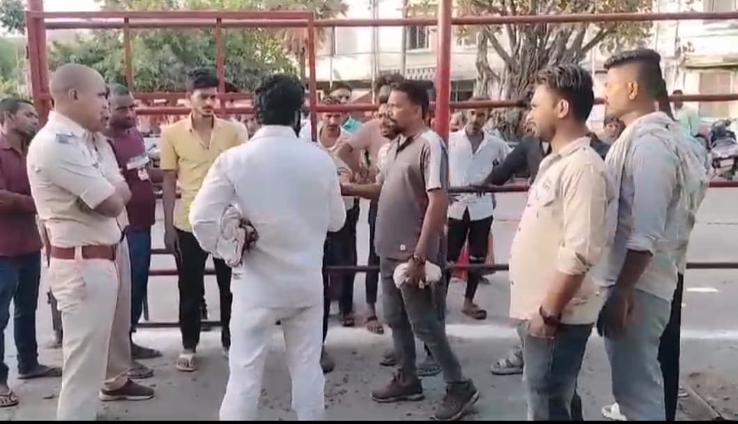 दिनदहाड़े पटना शहर के बीचो-बीच युवक की गोली मार हत्या