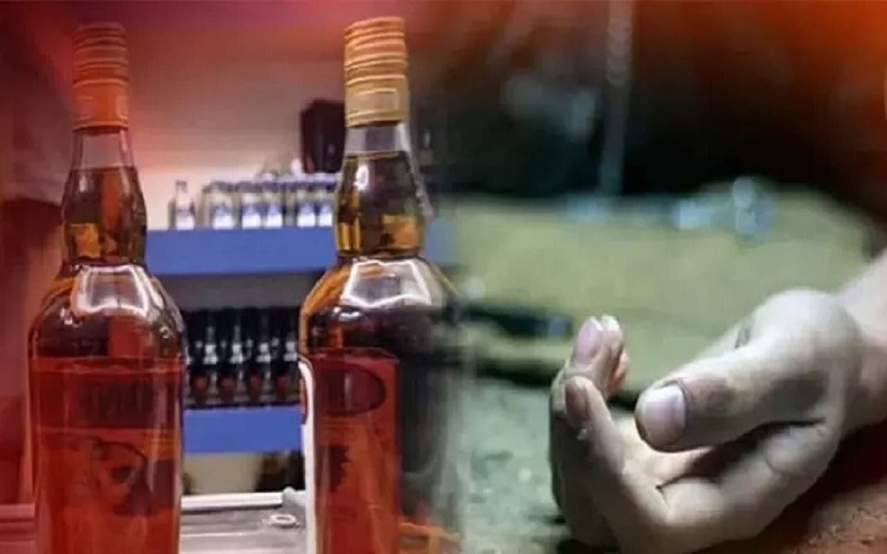 BREACHING:जहरीली शराब से 10 की मौत, जिले के DM और SP पर कार्रवाई