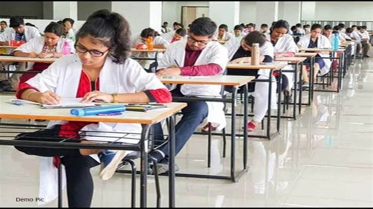 नीट और यूजीसी नेट की परीक्षा में हुई गड़बड़ी को लेकर केंद्र सरकार पर निशाना साधते हुए झामुमो के महासचिव ...