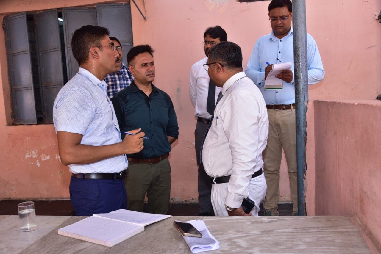 जिलाधिकारी ने किया बाल गृह का निरीक्षण