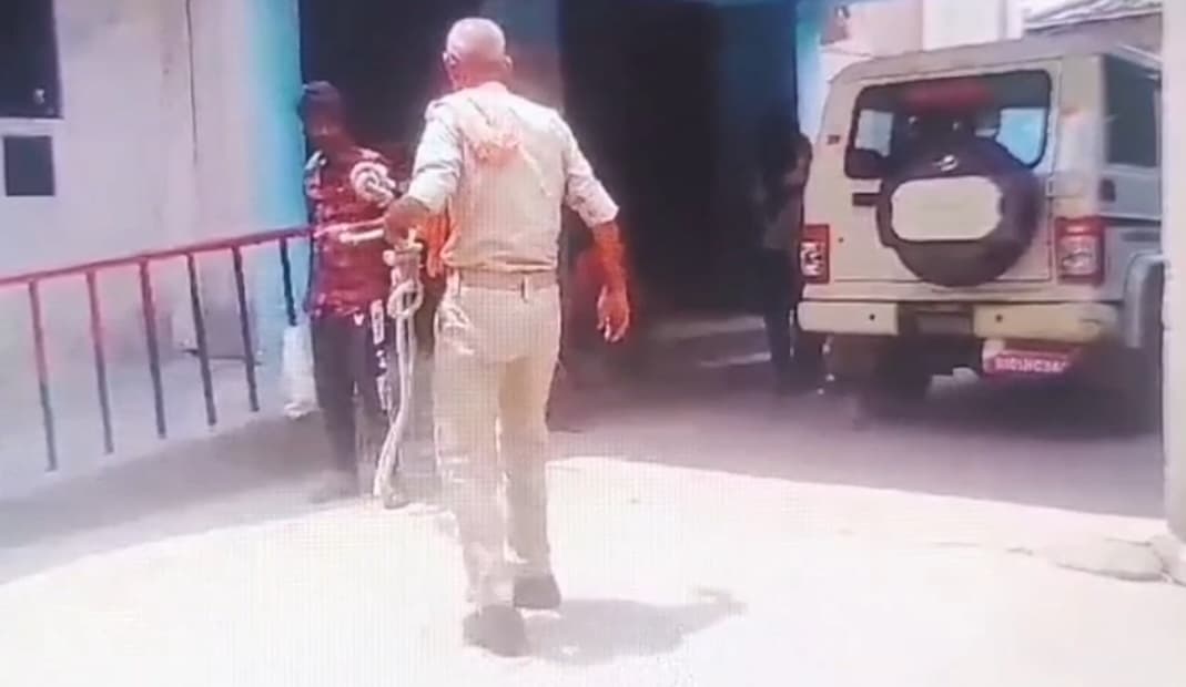 जब एक बाप ने अपने बेटे को पुलिस के हवाले कर दिया, जाने वजह..