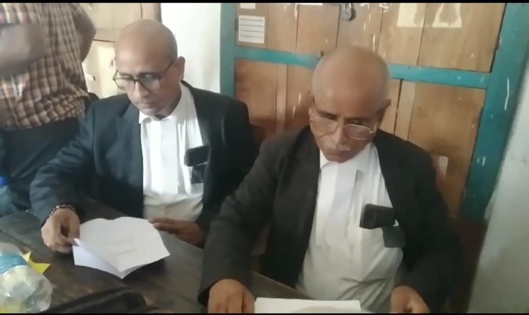 पिता-पुत्र की हत्या से आक्रोशित हैं राज्य के अधिवक्ता,काला बिल्ला लगाकर किया काम