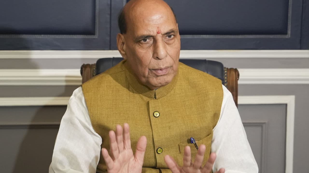 रक्षा मंत्री राजनाथ सिंह ने NDA नेताओं के साथ की बैठक, स्पीकर और डिप्टी स्पीकर को लेकर चर्चा की