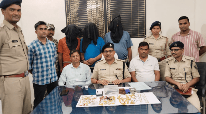 Bihar Crime : बैंक लूट कांड में बड़ा खुलासा ! ग्राहक ने ही दोस्तों के साथ मिलकर रची थी साजिश... फिर पुलिस ने...