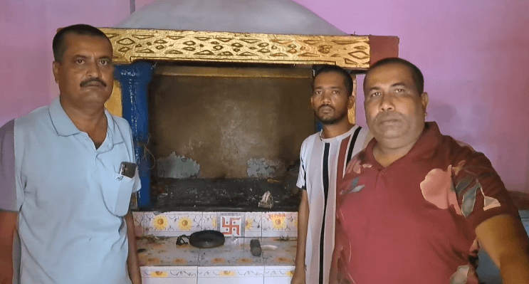 Katihar में 150 साल पुराने मंदिर से अष्टधातु की राम-जानकी-लक्ष्मण-हनुमान प्रतिमाएं चोरी...