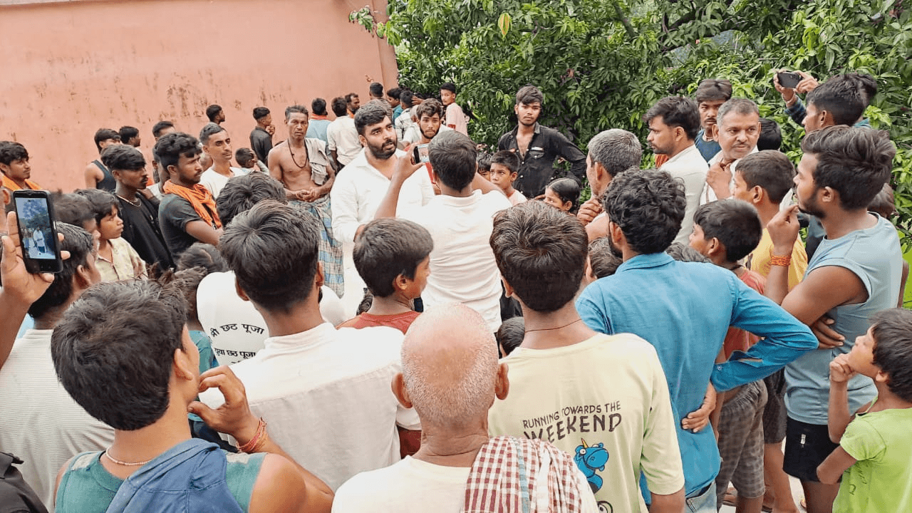 Bihar News: बाप रे... अचानक हिलने लगा स्कूल का भवन, बच्चों में मचा हड़कंप... शिक्षक भी भागने लगे...