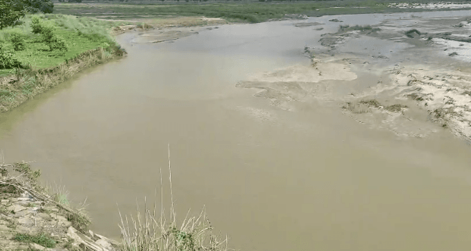 Bihar Flood : मसान नदी के कटाव से दर्जनों गांव खतरे में, ग्रामीण बोले- प्रशासन कर रही अनदेखा...