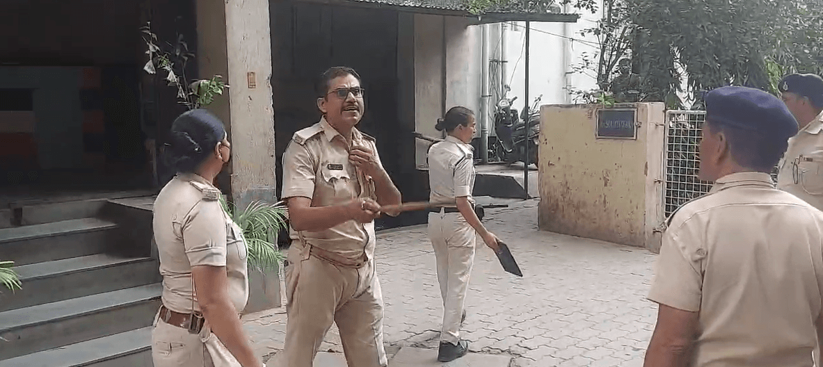 Bihar Crime : पटना पुलिस पर हमला, पदाधिकारी संजय कुमार मंडल घायल...