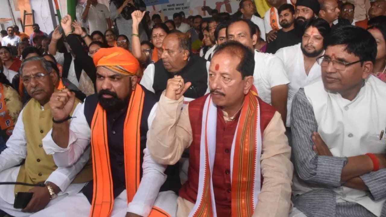 बीजेपी ने जारी की स्टार प्रचारकों की लिस्ट, पीएम मोदी से लेकर योगी आदित्यनाथ तक का नाम शामिल