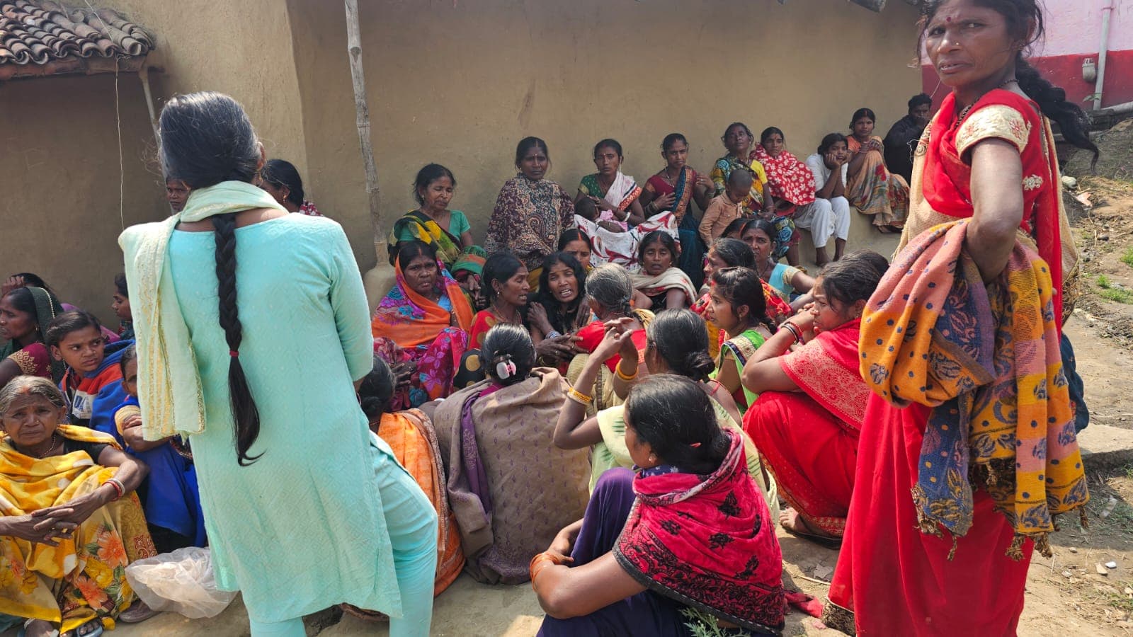 गया के टेटुआ में घर में घुसकर युवक की हत्या, 1 साल के मासूम बेटे से दिलाई गई मुखाग्नि.