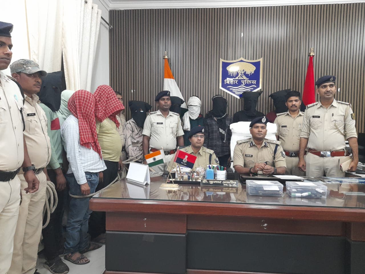 सारण की अमनौर पुलिस ने एक के बाद एक 10 अपराधियों को पकड़ा..