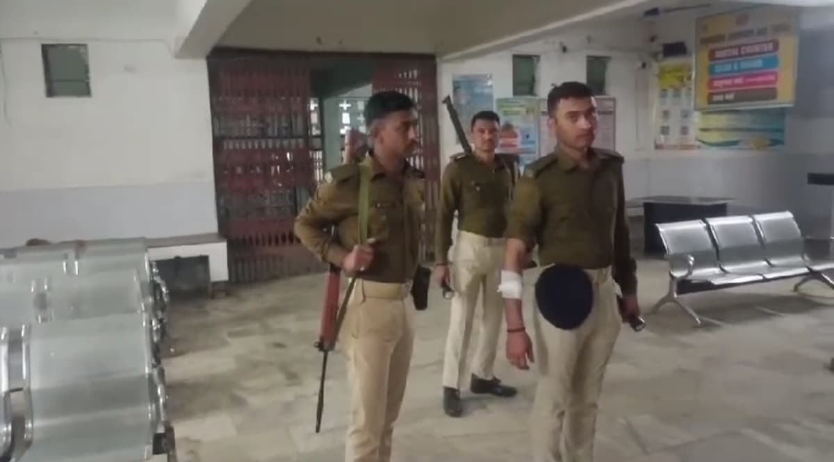 पटना की भदौर पुलिस पर ग्रामीणों का हमला, दरोगा समेत तीन घायल