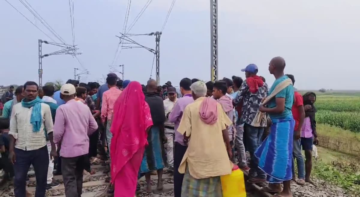 कटिहार में पत्नी से झगड़ा कर युवक रेलवे ट्रैक की तरफ भागा,तभी आ गई ट्रेन.