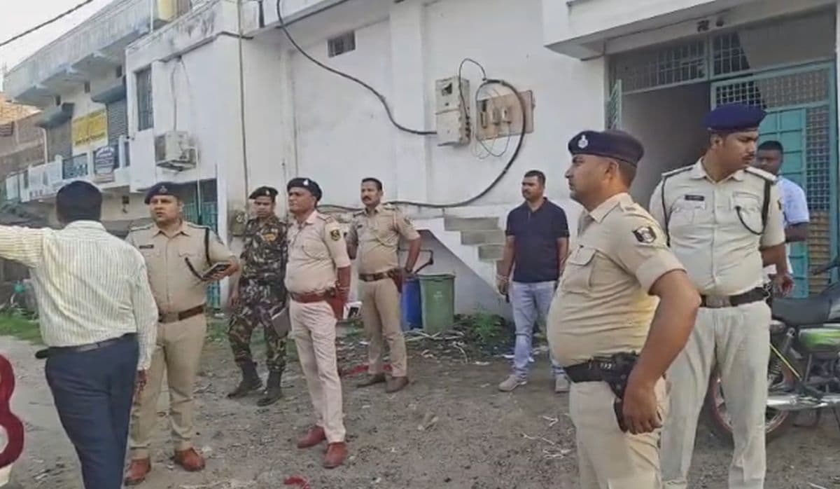 प्रिंटिंग प्रेस की आड़ में अवैध धंधा, पुलिस ने की छापेमारी तो करोड़ों रूपये मूल्य के