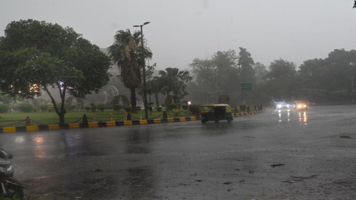 यलो अलर्ट जारी: 17 जिलों में आंधी-बारिश की चेतावनी, फिर अचानक बढ़ेगा तापमान!