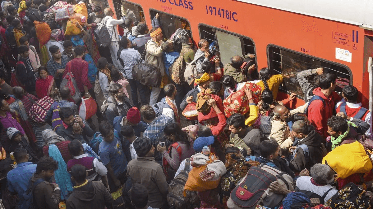 गैस खत्म, काम खत्म! क्या यही वजह है कि ट्रेनों में उमड़ रही है मजदूरों की भीड़?