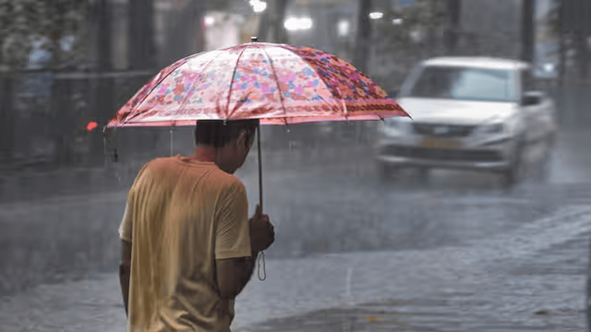 बिहार में मौसम का डबल अटैक: रात भर बारिश, दिन में खतरे का संकेत—25 जिलों में अलर्ट से बढ़ी चिंता