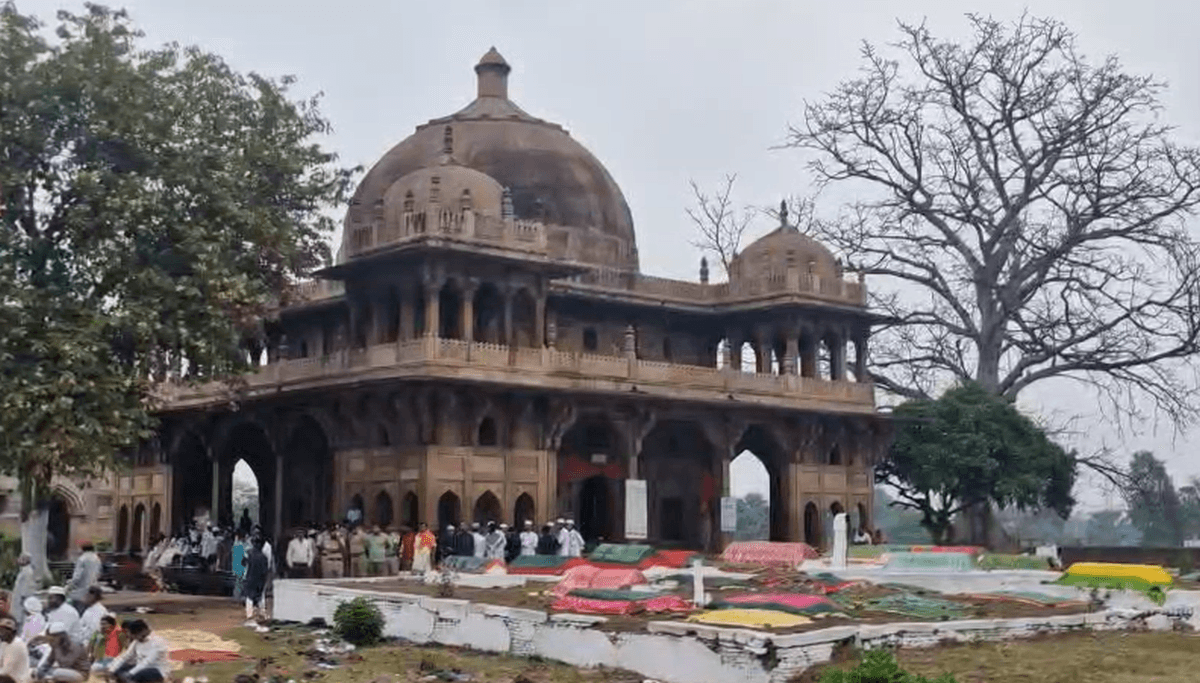 सजदे में झुके हजारों सिर, रमज़ान की इबादतों के बाद आई ईद— देखें बिहार के विभिन्न जिलों से आई ईद की तस्वीर