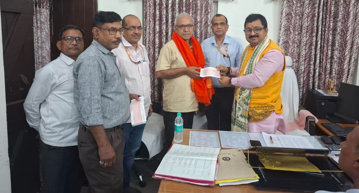 15 वर्षों से लंबित भुगतान पा खुश हुए संस्कृत शिक्षा बोर्ड के कर्मी, अध्यक्ष मृत्युंजय झा ने कहा...