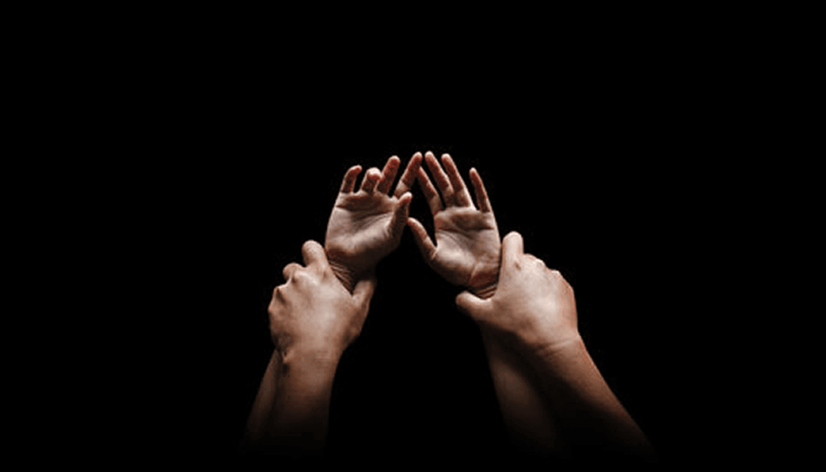 नवरात्रि पूजा के बीच दरिंदगी: मेले से लापता मासूम, मंदिर के पीछे जो हुआ उसे जान आपके भी हो जाएँगे रोंगटे खड़े