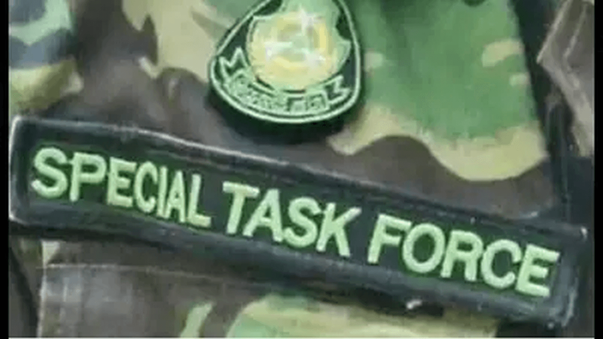 पुलिस की दबिश और खुला राज! पहाड़ी इलाके से बरामद हुआ हथियारों का जखीरा