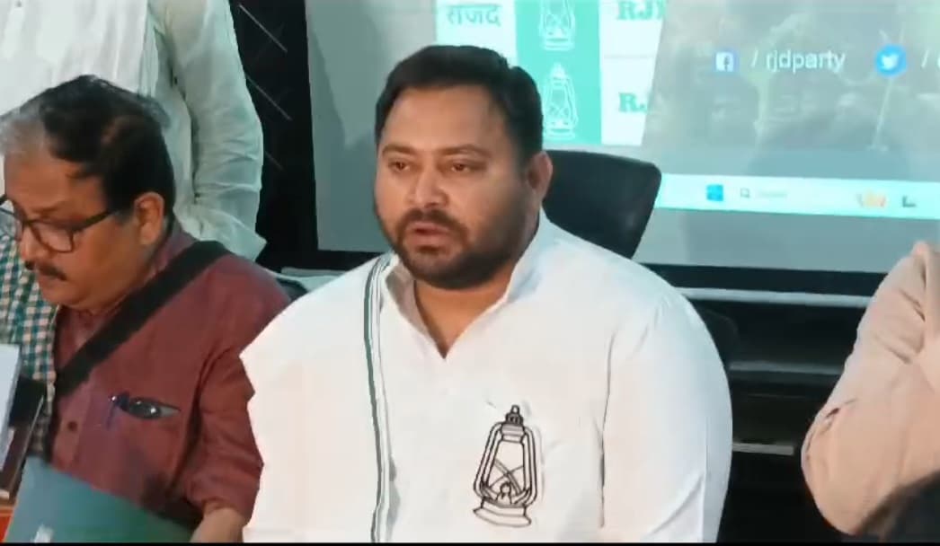 चुनाव प्रचार के अंतिम दिन तेजस्वी पहुंचे छपरा, दीदी रोहिणी के लिए मांगा वोट