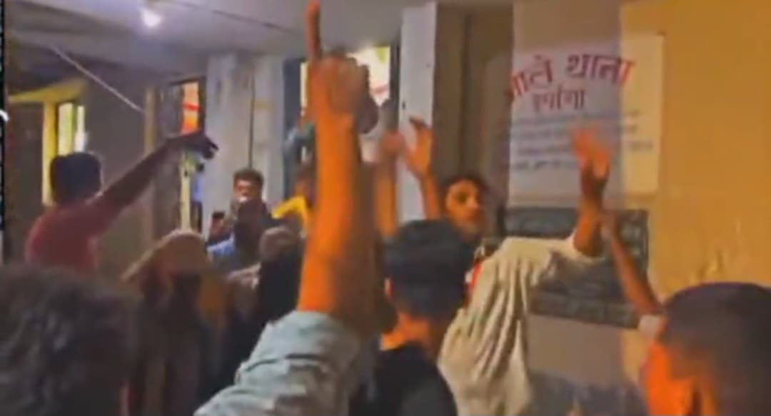 दरभंगा में थाना पर असामाजिक तत्वों का हमला, आरोपी को छुड़ा ले गए