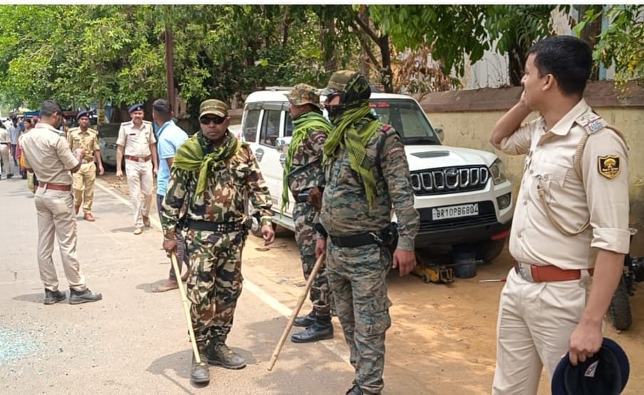 मुंगेर में छापेमारी गई करने गई उत्पाद पुलिस पर हमला, ड्राइवर की मौत