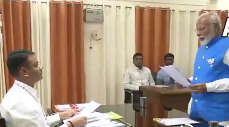 PM मोदी ने वाराणसी से तीसरी बार किया नामांकन, VVIP नेताओं का हुआ जुटान..