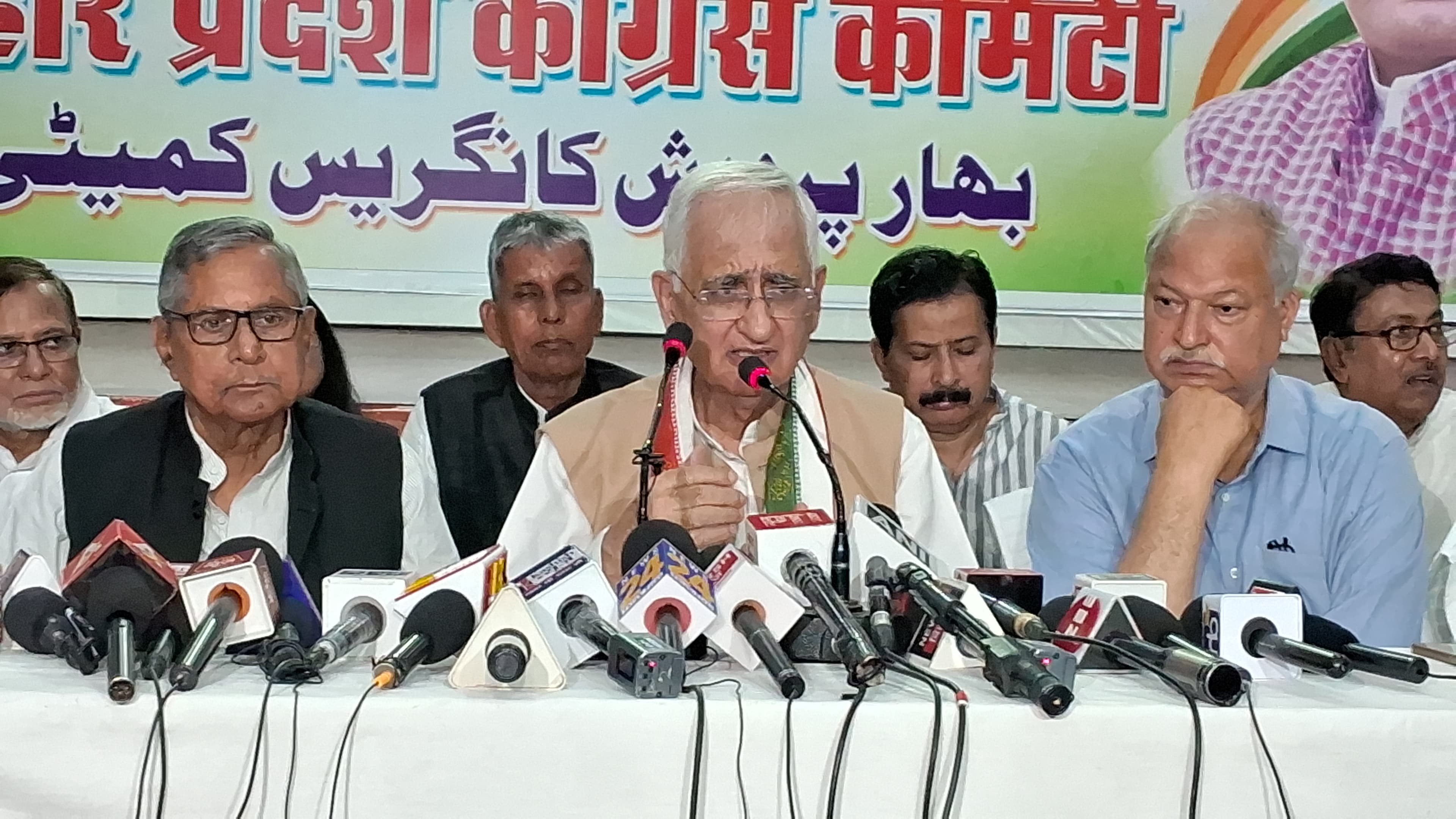 पूर्व केंद्रीय मंत्री सलमान खुर्शीद की प्रेसवार्ता