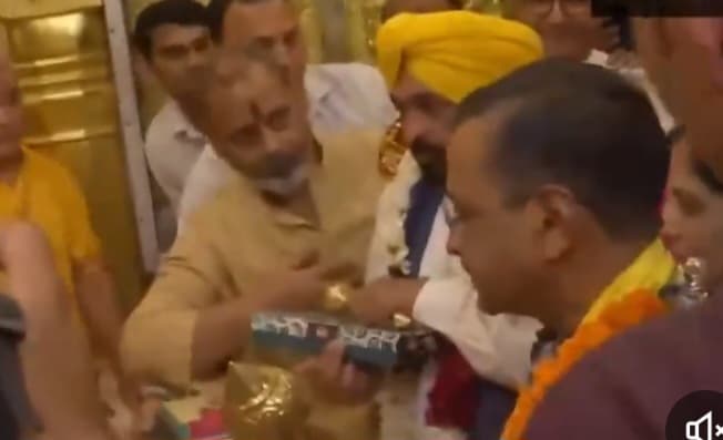 दिल्ली सीएम केजरीवाल ने हनुमान मंदिर में की पूजा, बड़ा सवाल प्रेस वार्ता में किस पर साधेगें निशाना