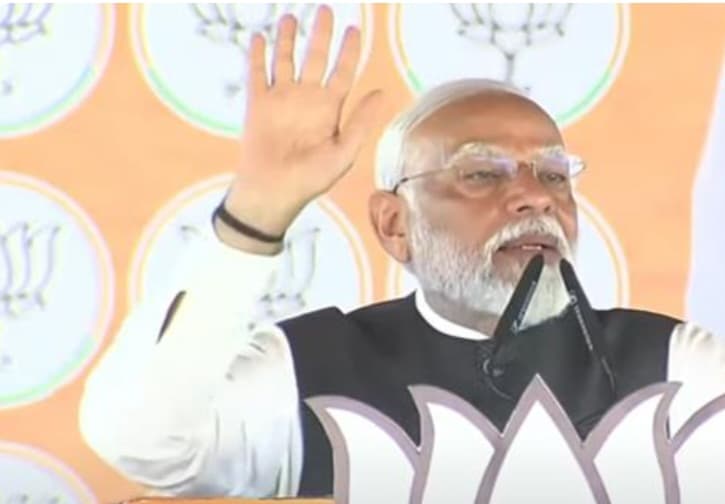 PM मोदी ने लालू राबड़ी शासन काल को किया याद, वोट बेकार नहीं करने की अपील