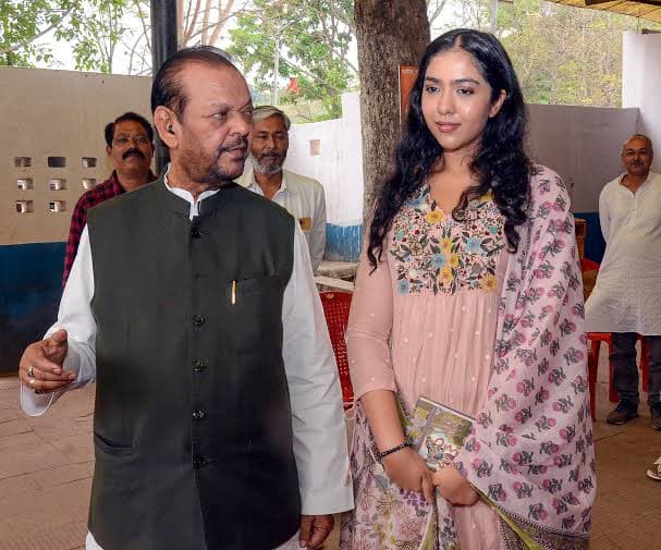 यशस्विनी ने मंगलवार को कांके क्षेत्र के कई हिस्सों में जन संपर्क अभियान चलाया...